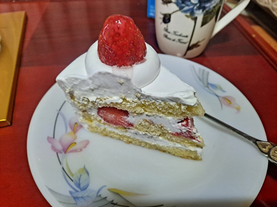 딸기생크림케이크 🍓_2.jpg