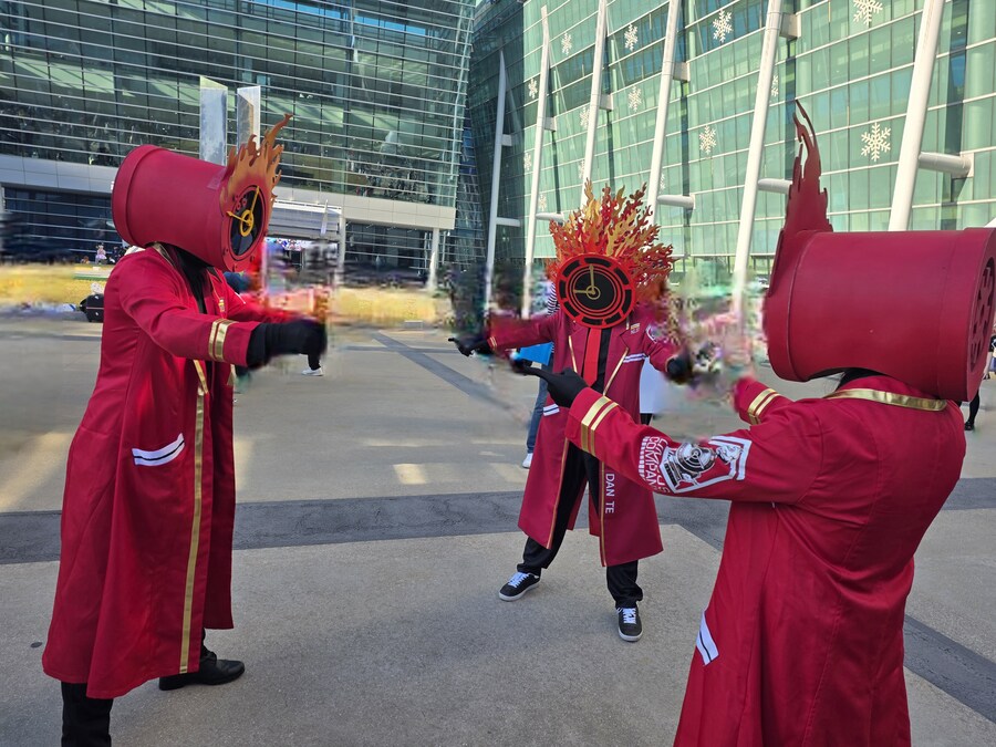 똑같은 코스프레가 3명 있으면 꼭 해야하는 자세_2.jpg