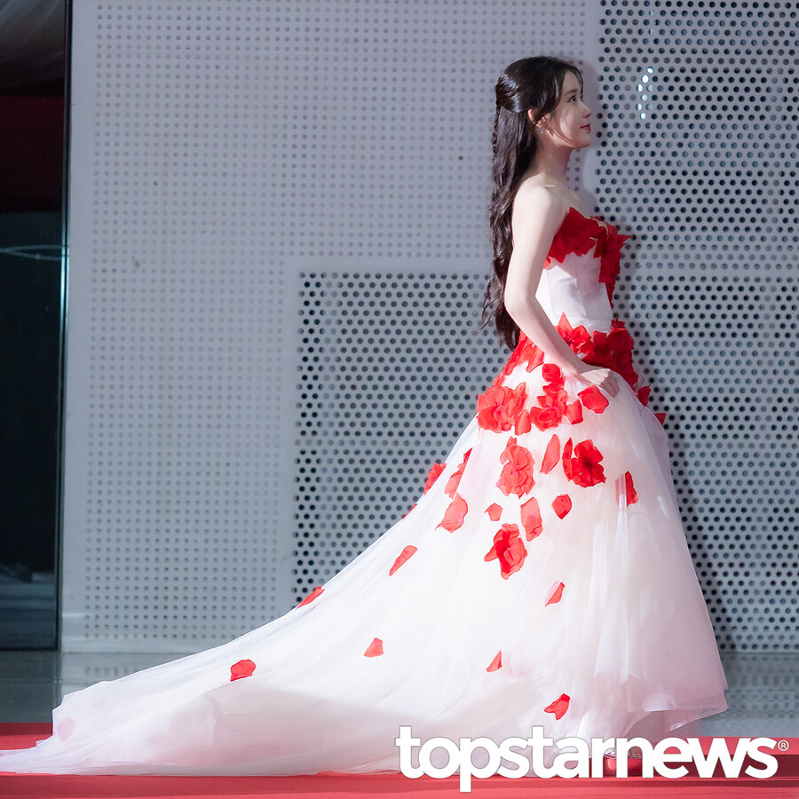 2025.12.29 APAN 스타 어워즈 레드카펫(톱스타뉴스)_1.jpg