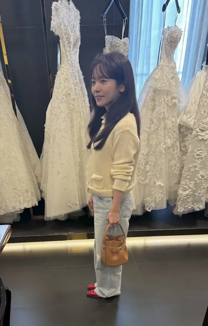 한지민이 이서진 고소각 재고있다는 사진_1.webp