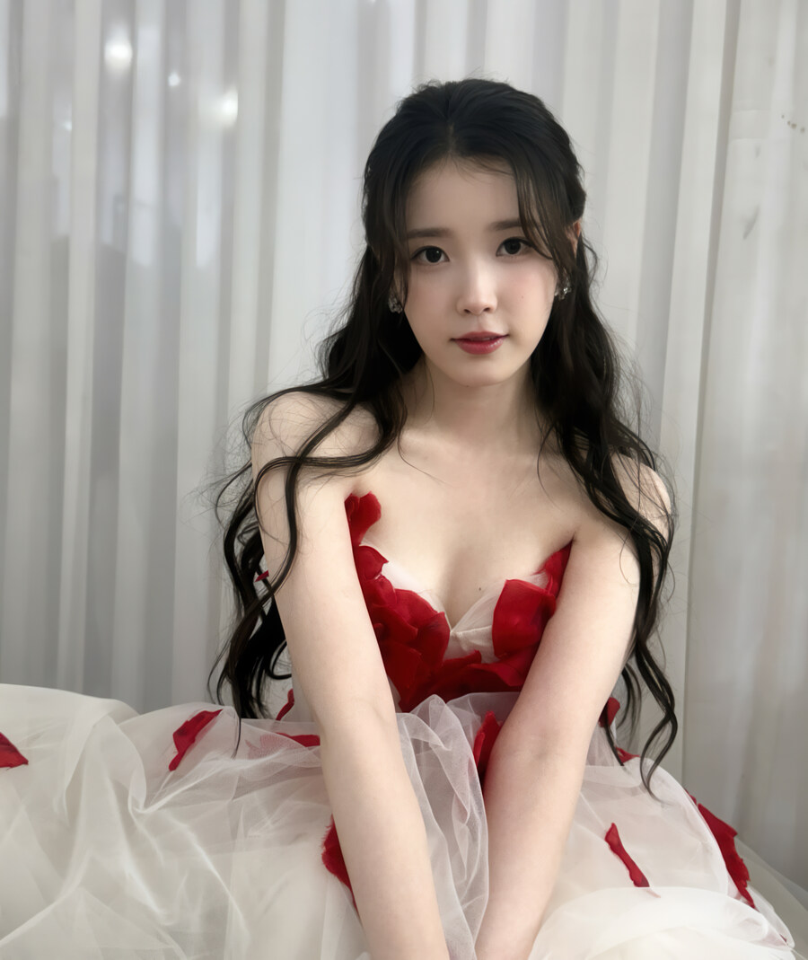 2025.12.30 아이유 인스타그램 사진 보정_10.jpg