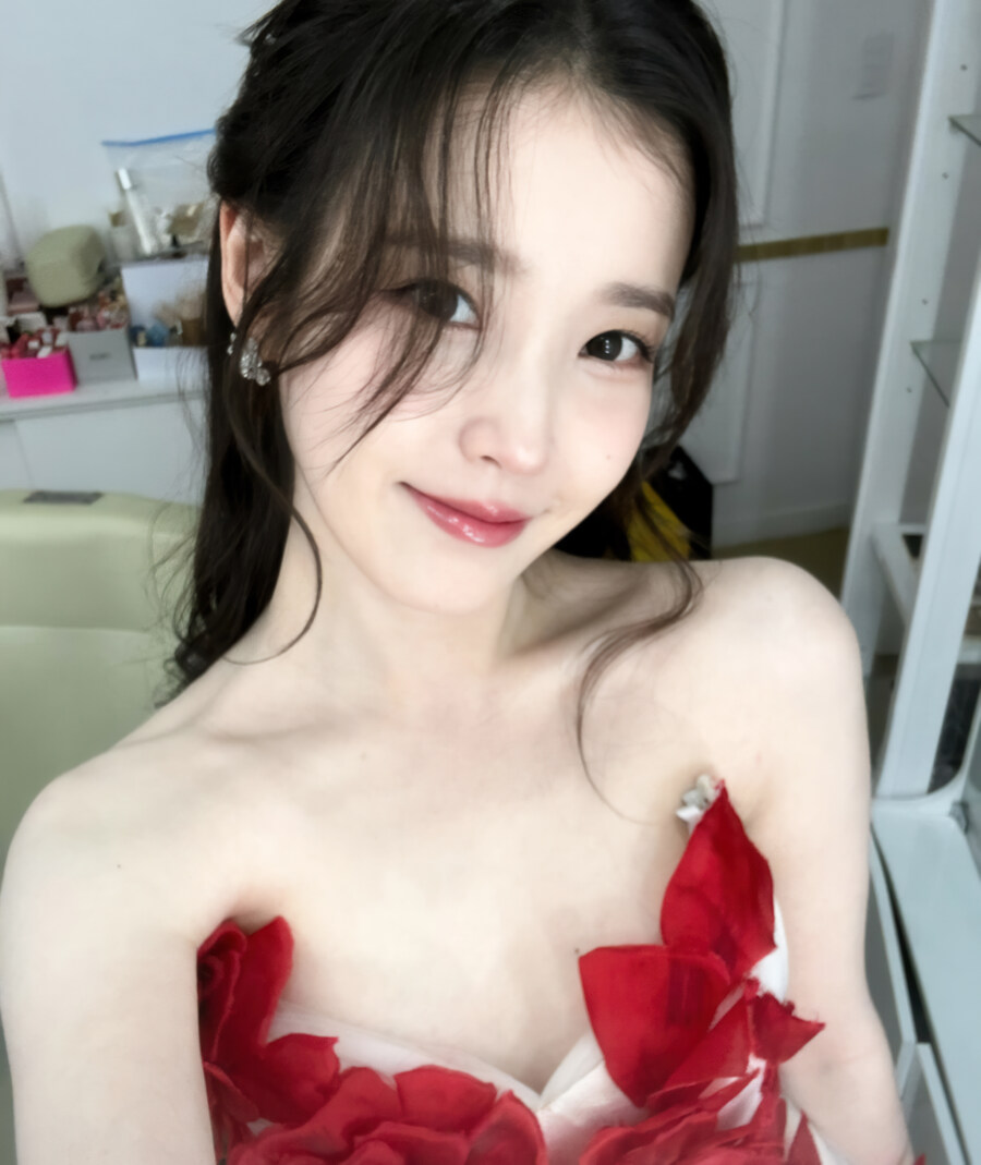 2025.12.30 아이유 인스타그램 사진 보정_13.jpg