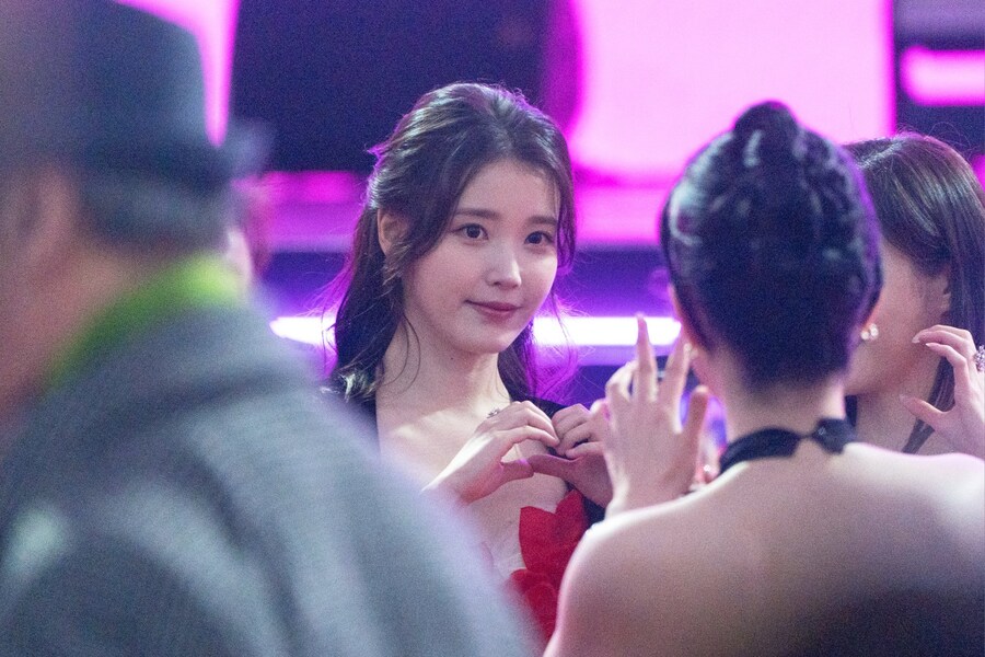 2025.12.29 APAN 스타 어워즈(셀카봉)_1.jpg