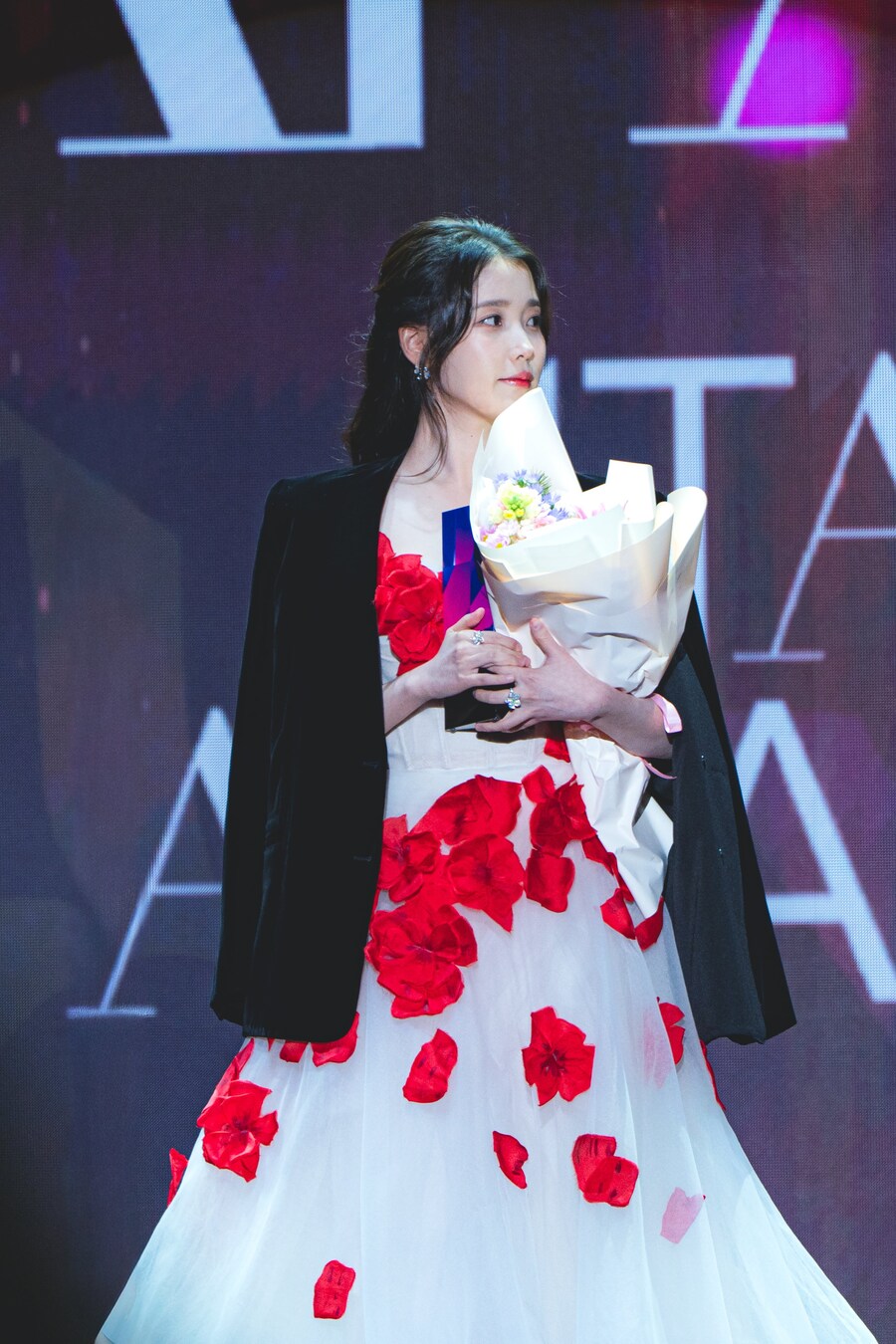 2025.12.29 APAN 스타 어워즈(셀카봉)_12.jpg