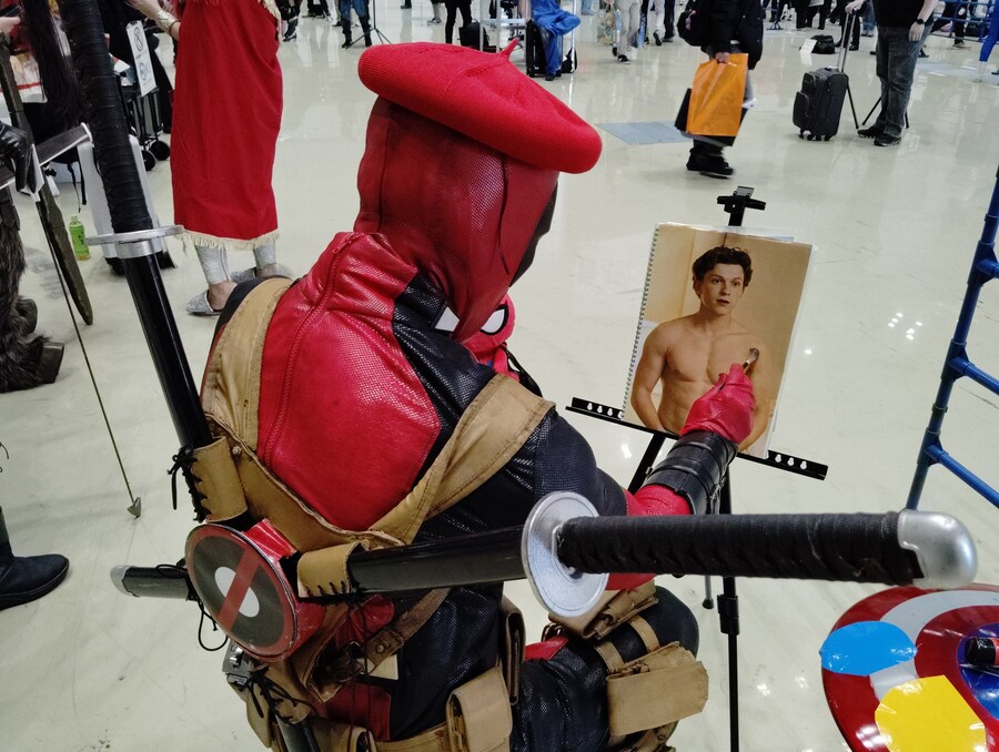 코미케 등장한 데드풀 코스프레.jpg_2.jpg