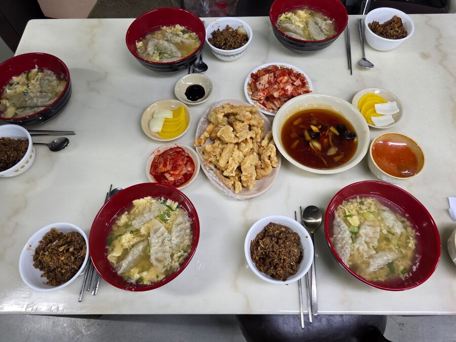 직장에서 3천원씩 걷어서 해먹는 점심 만두국+@_8.jpg