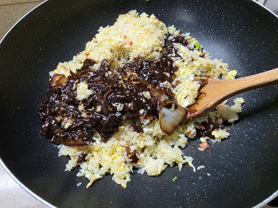 직장에서 3천원씩 걷어서 해먹는 점심 만두국+@_5.jpg