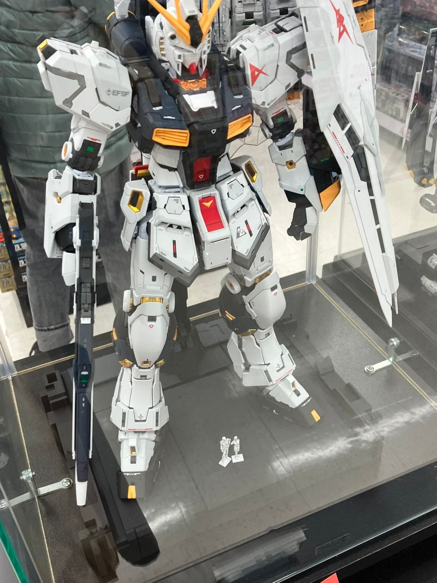 PG 언리쉬드 뉴 건담 + 메탈 스트럭처 빅 카메라점 전시 사진_8.jpg