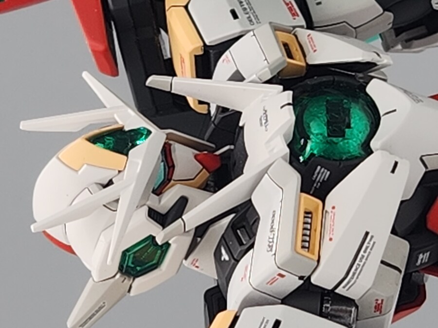 더블오 퀀터를 리본즈 알마크가 몰래 들고 튀었거든요.._1.jpg