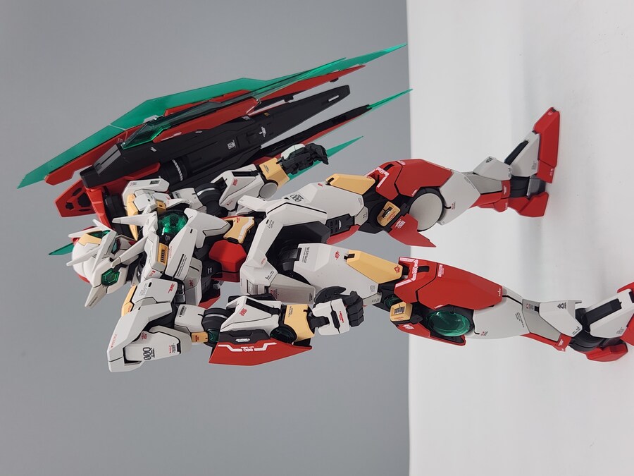 더블오 퀀터를 리본즈 알마크가 몰래 들고 튀었거든요.._15.jpg