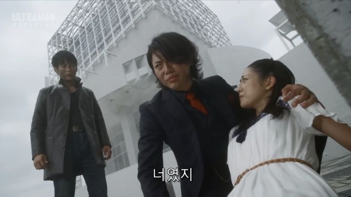 [울트라맨 오브] 히로인을 인질로 잡고도 용서받는 라이벌_64.jpg