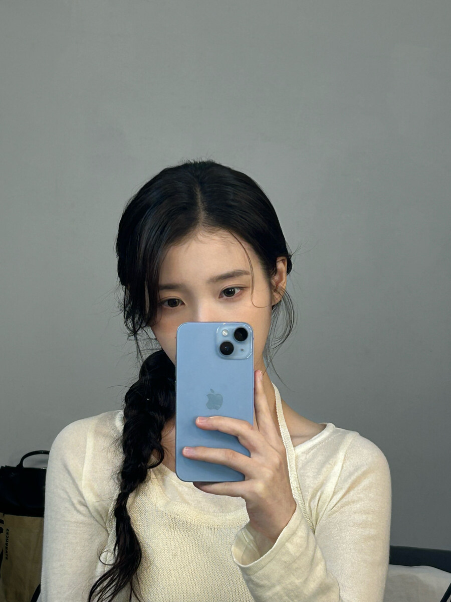 2025.01.02 아이유 베리즈 포스트(인스타 미공개 컷)_3.jpg