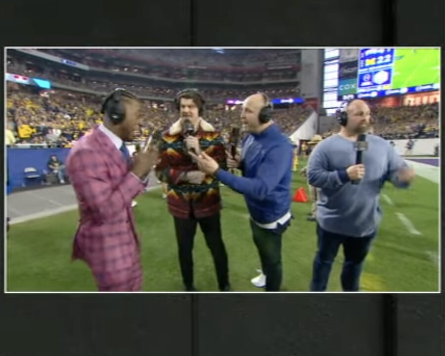 스포츠 현장 리포터가 경기 도중 뛰쳐나간 이유_5.png