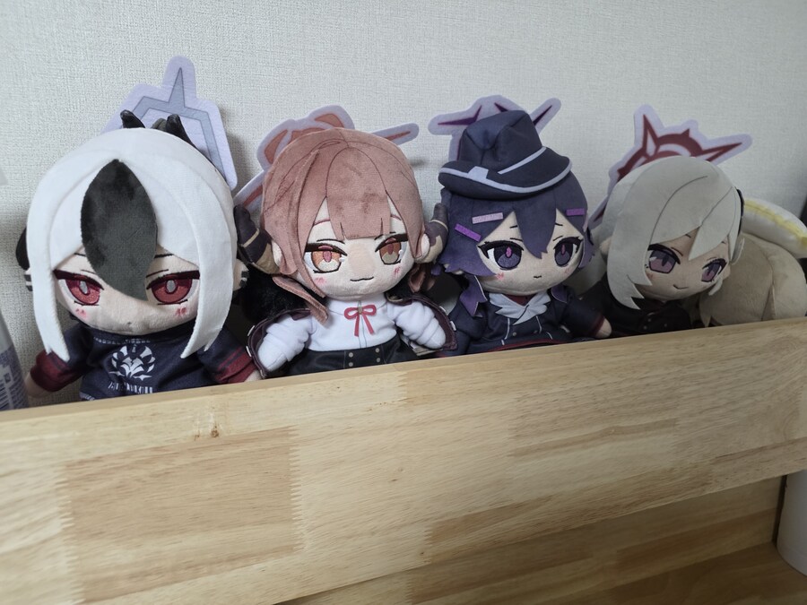 블루아카) 침대를 인형으로 꾸며보는게 인생 소원중 하나였거든_1.jpg