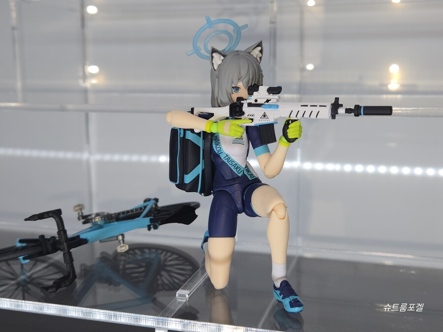 피그마 블루아카이브 스나오오카미 시로코(라이딩)DX.ver_10.jpg