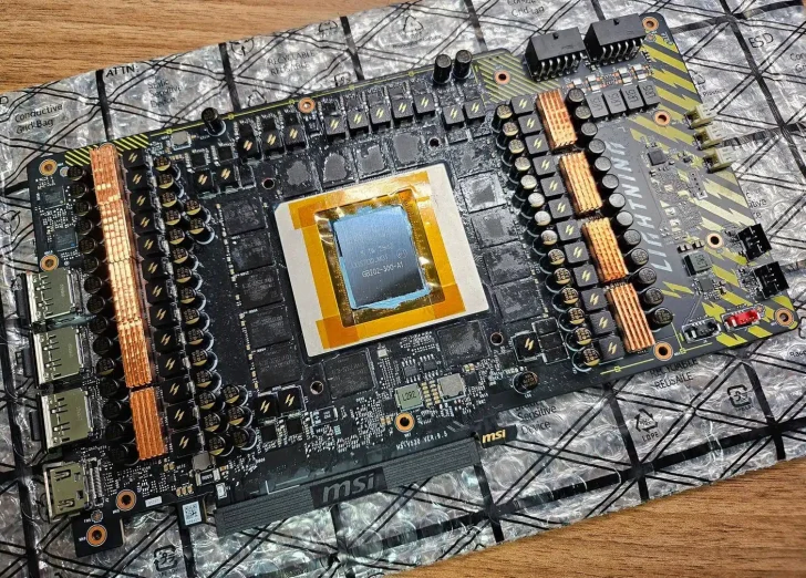 MSI, RTX 5090 Lightning Z OCER 기판 사진 유출_1.webp