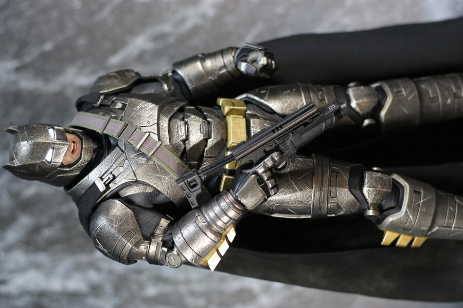 [핫토이] 아머드 배트맨 2.0 다이캐스트 디럭스_18.jpg