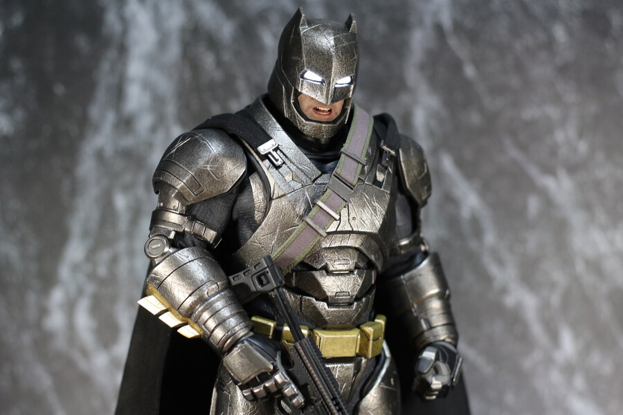 [핫토이] 아머드 배트맨 2.0 다이캐스트 디럭스_19.jpg
