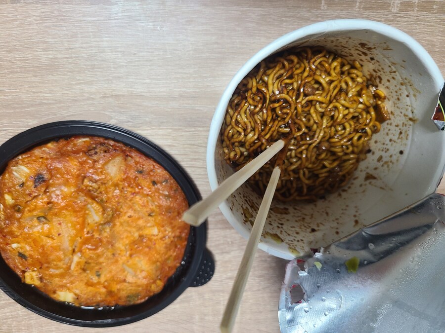 "세상에 새벽 3시에 라면을 먹는 사람이 어딨다고!"_1.jpg