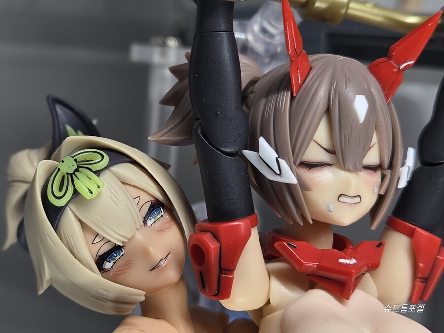 (후방주의)걸프라 얼굴 화장해주기_5.jpg