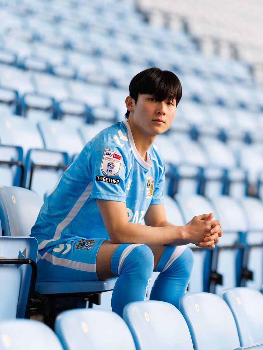 [EFL] 양민혁 코번트리 유니폼, QnA, 입단 소감_1.jpg