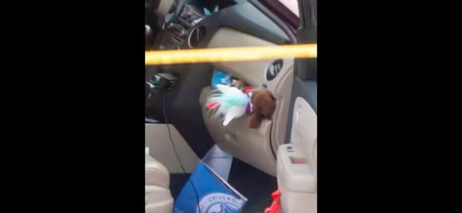 그 ICE에게 사살당한 주부의 조수석 서랍에 있던 것_2.png