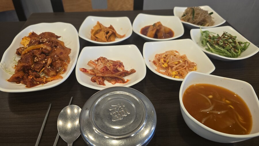 늦은 점심 (고추장불고기 백반)_1.png