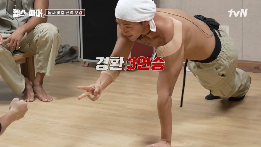 유튜브) 허경환 개쩌는 팔굽혀펴기 수행능력_7.png