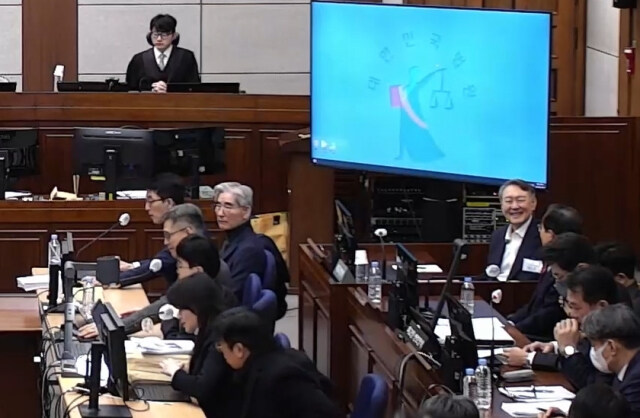 尹 초유의 시간끌기…최종 구형 13일로 연기_1.jpg