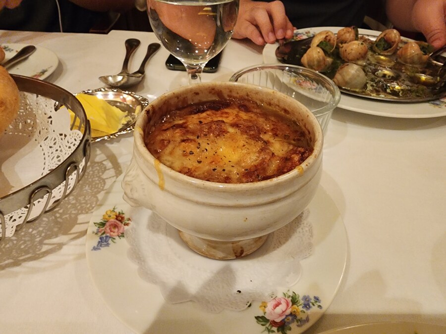 흑백)옛날에 프렌치 파파 가게 갔다왔었네_5.jpg