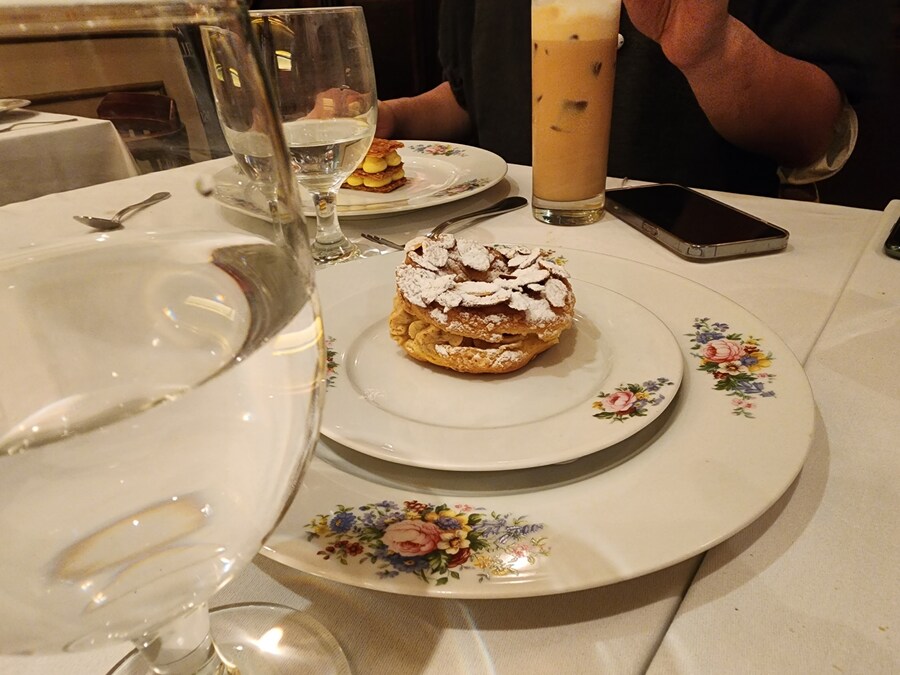 흑백)옛날에 프렌치 파파 가게 갔다왔었네_8.jpg