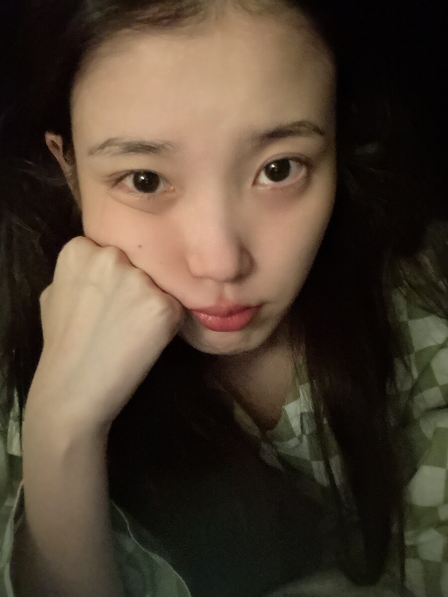 2025.01.10 아이유 베리즈 포스트_3.jpg