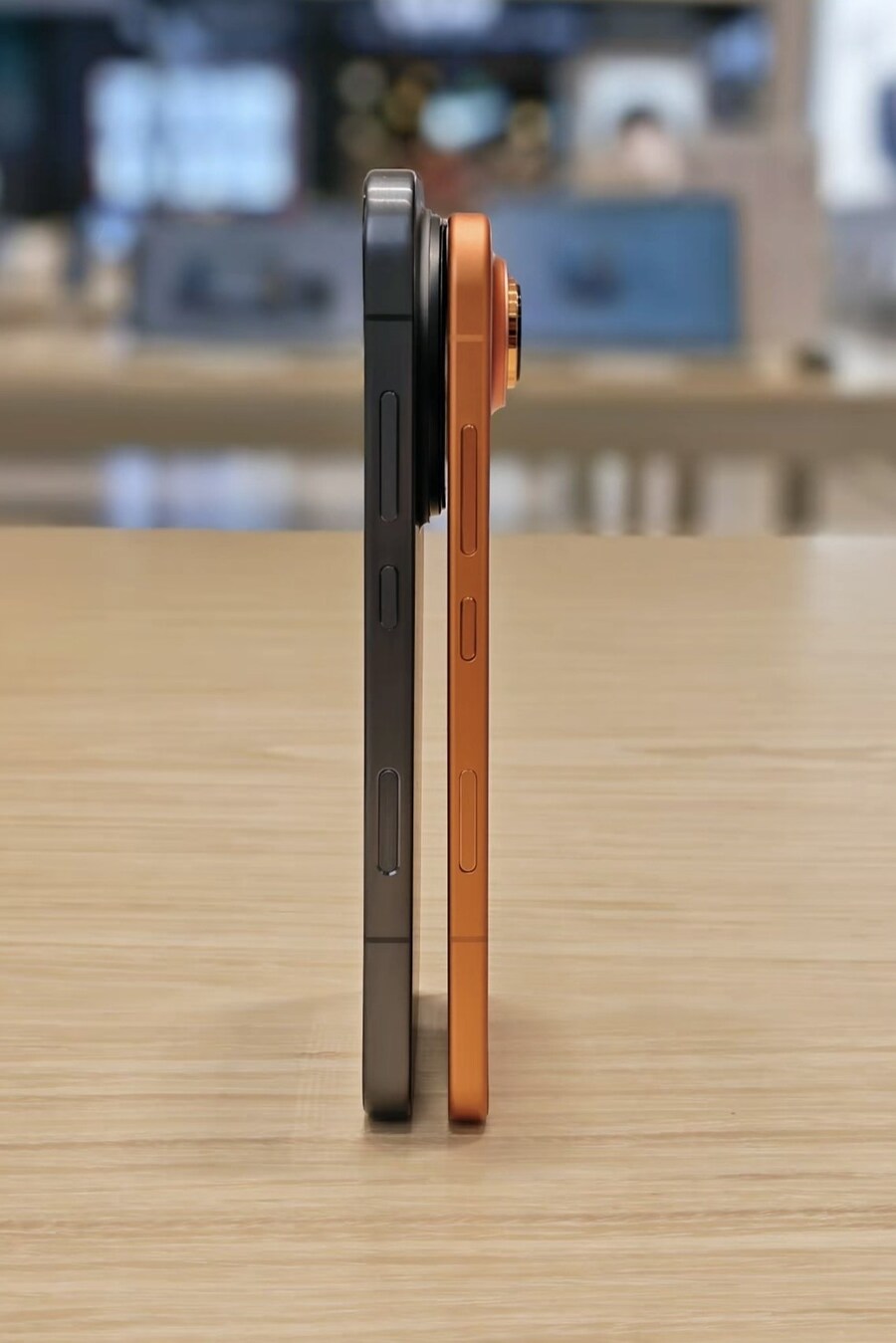 Honor Magic 8 Pro Air, 오렌지 색상 실기 이미지_2.jpg