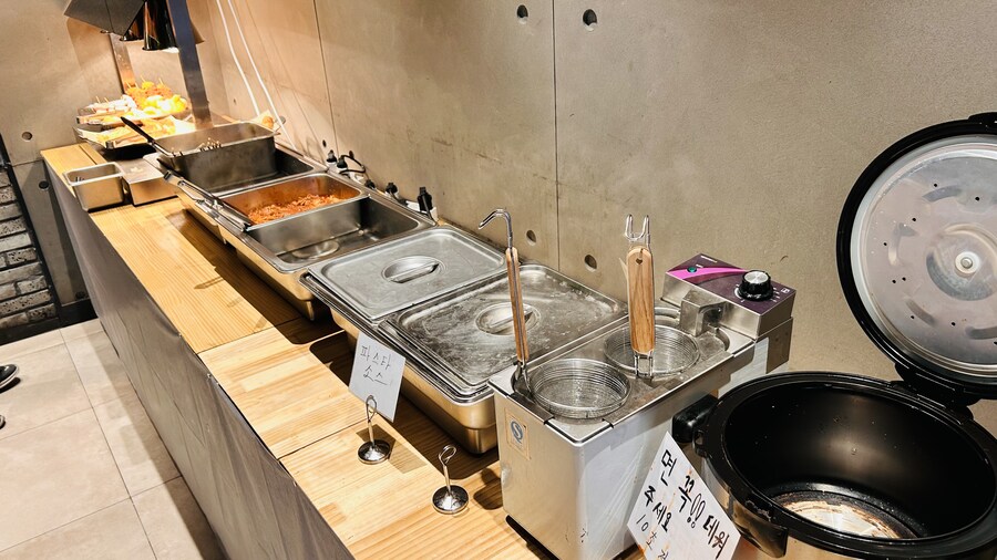 남자들만으로 가득했던 BBQ 뷔페_3.jpg