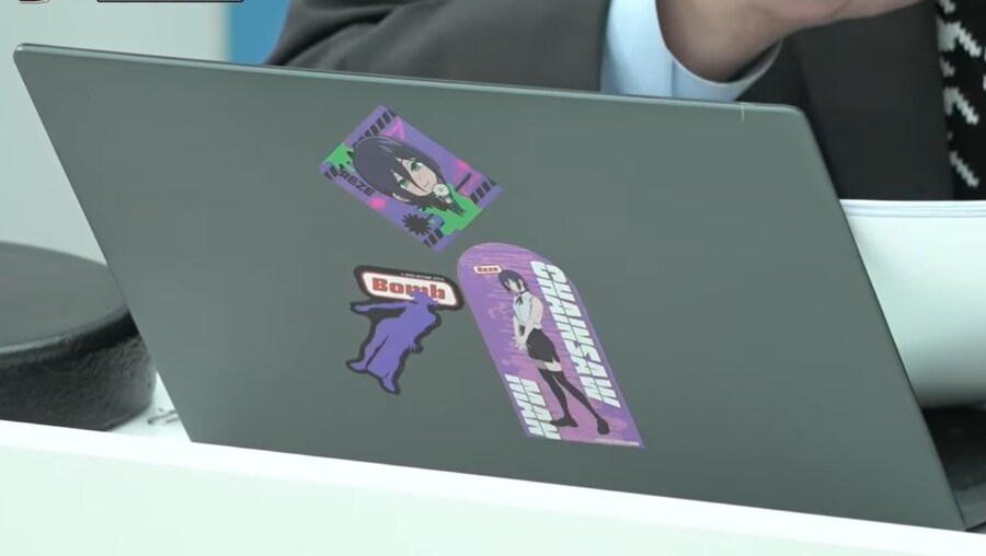 어느 군사전문가의 수상한 노트북_1.jpg