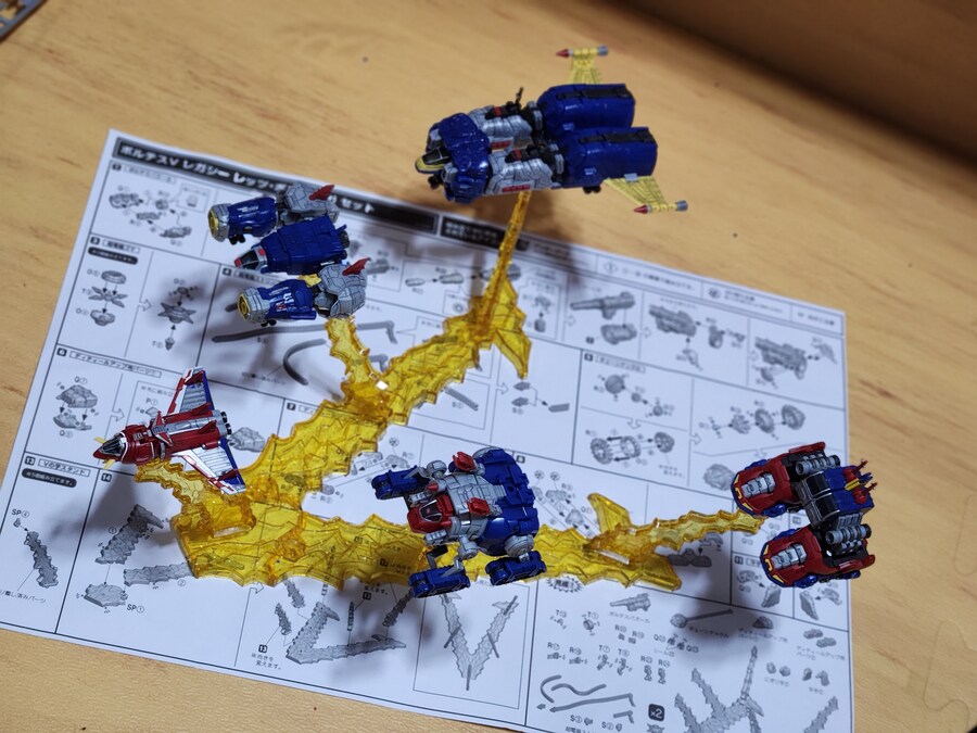 겨울 피난 중 만든 pg 언리시드 건담과 smp 볼테스V_6.jpg