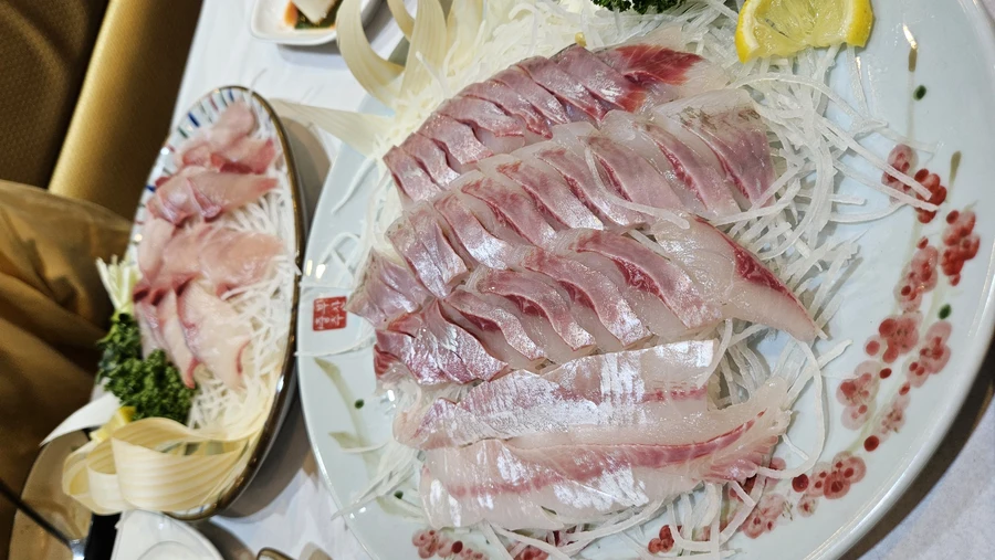 숭어회와 대방어회_2.webp