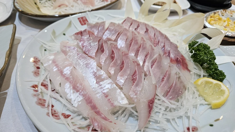 숭어회와 대방어회_3.webp