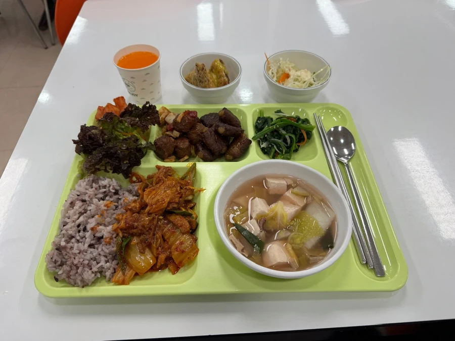 사람은 가난할지라도 밥은 잘 챙겨 먹어야 합니다._1.webp