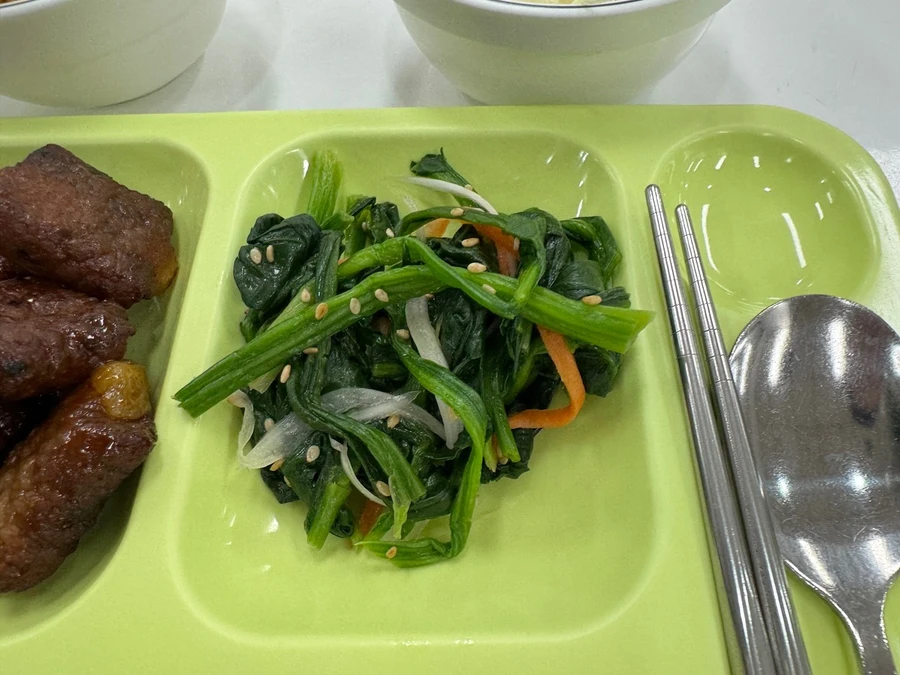 사람은 가난할지라도 밥은 잘 챙겨 먹어야 합니다._8.webp