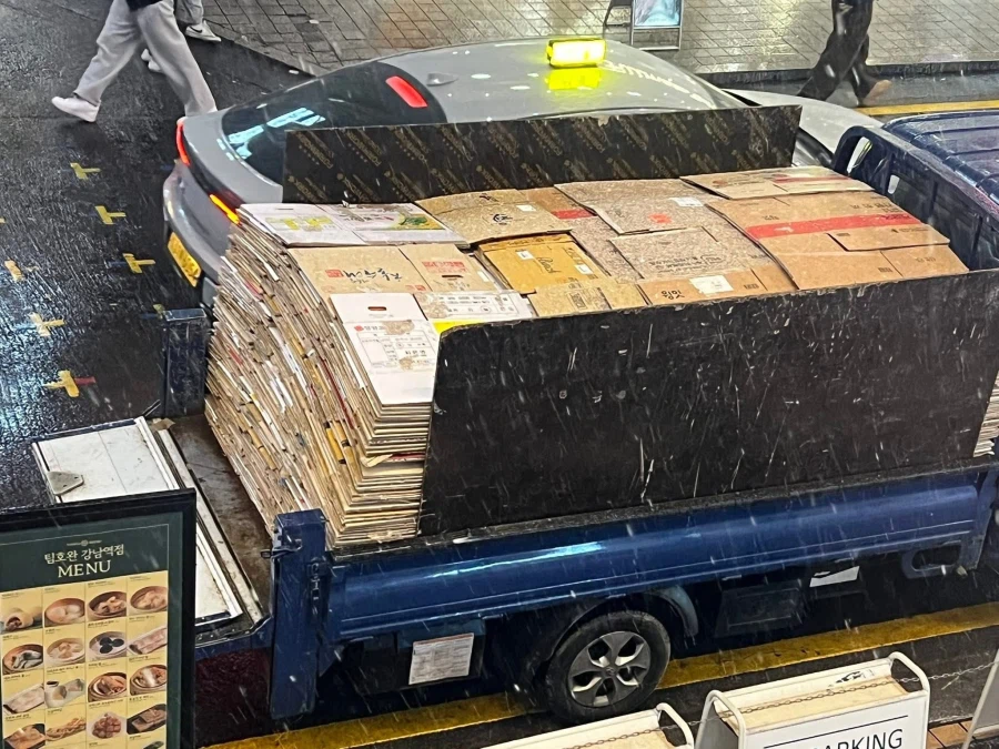 흔한 폐지수거 트럭.jpg_2.webp