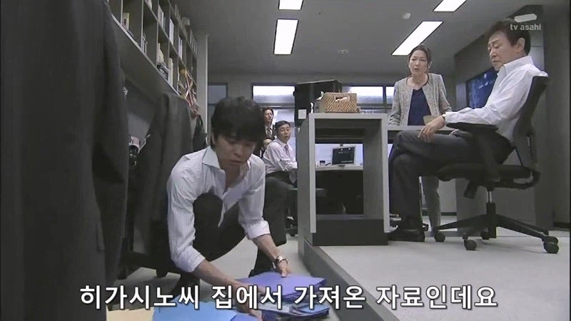 후배한테 책상정리하라고 쿠사리 주는 노처녀 아줌마_8.webp