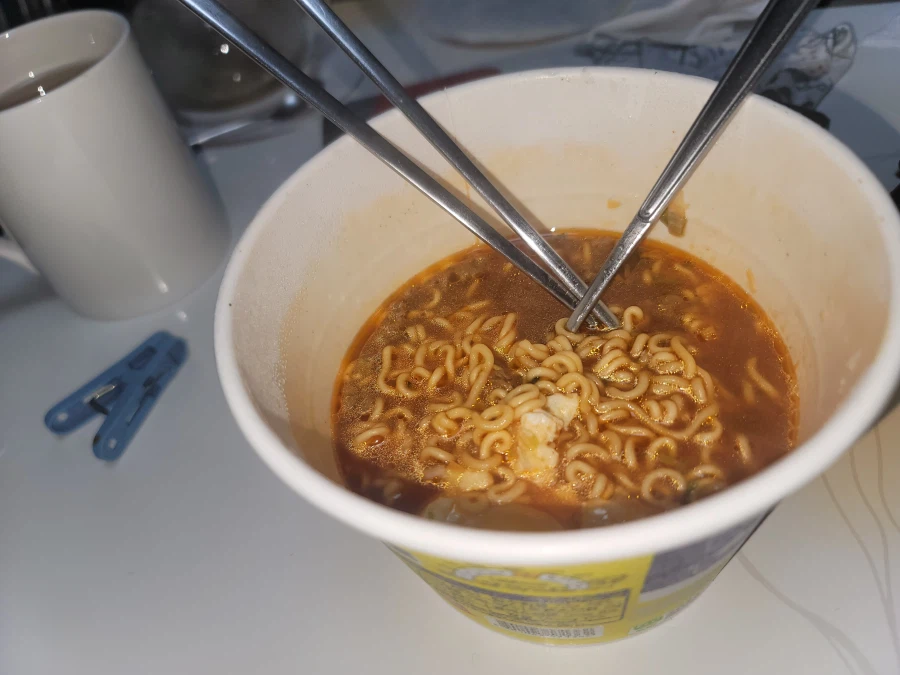 추탭갈) 라면으로 며칠간 끼니 버티는 중인 백수유게이_1.webp