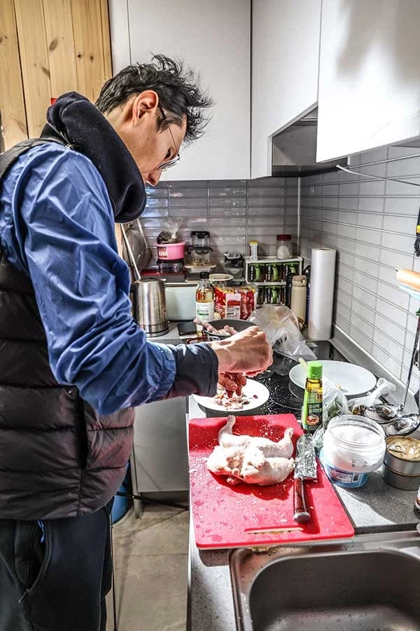 설악산 17키로를 걸어 대피소 레인저들 요리를 대접한 미슐렝 셰프_4.webp