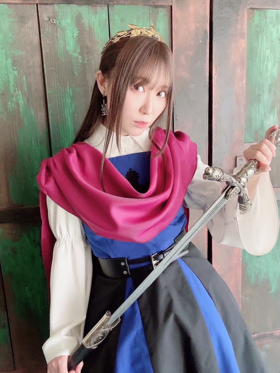 아이냐 팬클럽 팝업 스토어 사진 (용사 의상)_7.jpg