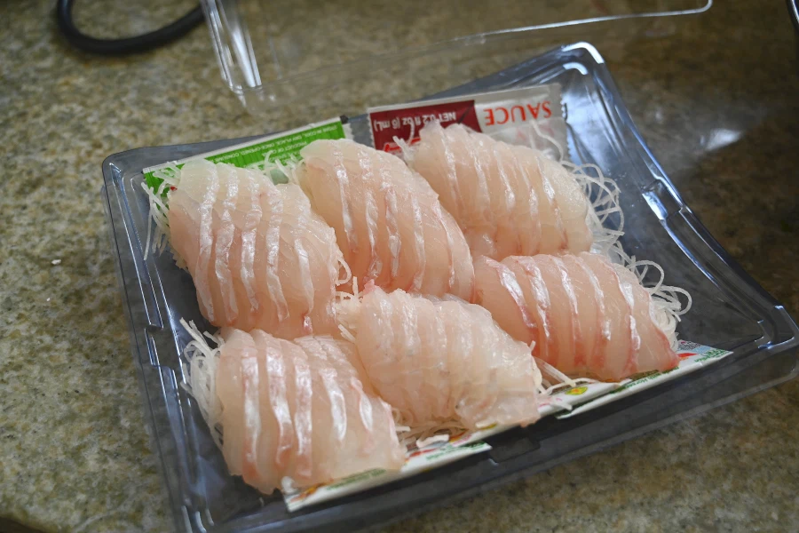 대충 해묵는 광어회덮밥과 냉동 라자냐;ㅎ_1.webp