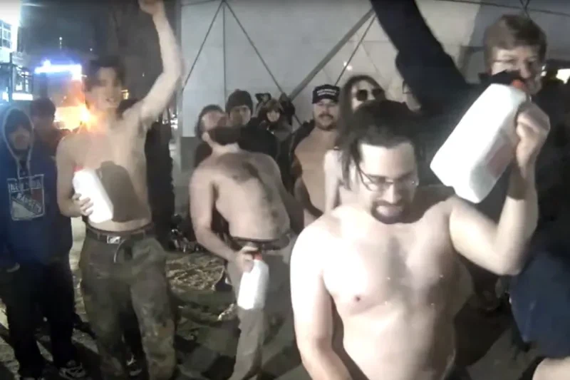 존나 짜치는 백인 우월주의자들_1.webp