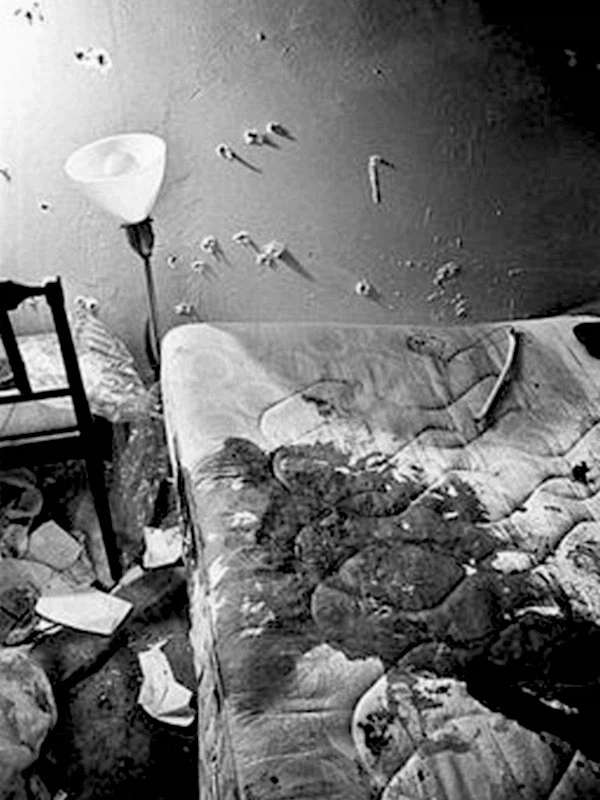 미국의 어느 묘지에 방탄 판금 묘비가 존재하는 이유 .jpg_6.webp