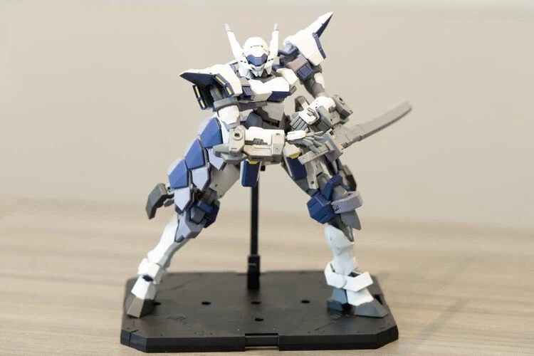 [카도카와]풀 메탈 패닉! 패밀리 아주르 레이븐. 메카모델 개발의 뒷이야기를 듣다_3.webp