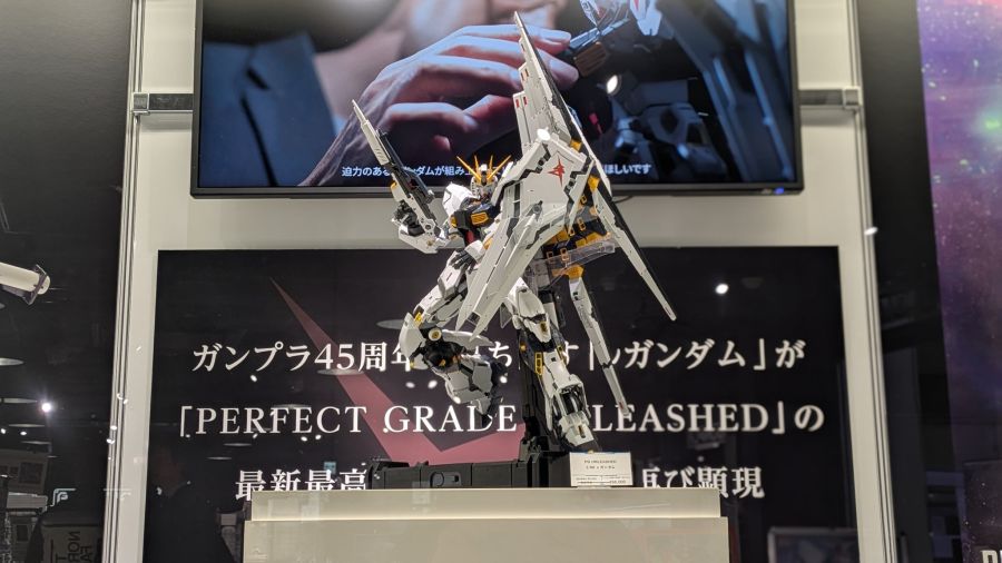 PG 언리쉬드 뉴 건담 후쿠오카점 포징 전시 사진_1.jpg